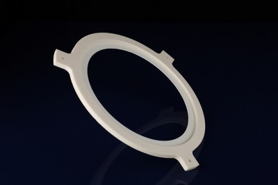 五轴氧化铝斜孔环在半导体设备中的应用与作用